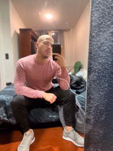 663134111: Chico busca chica en Valencia