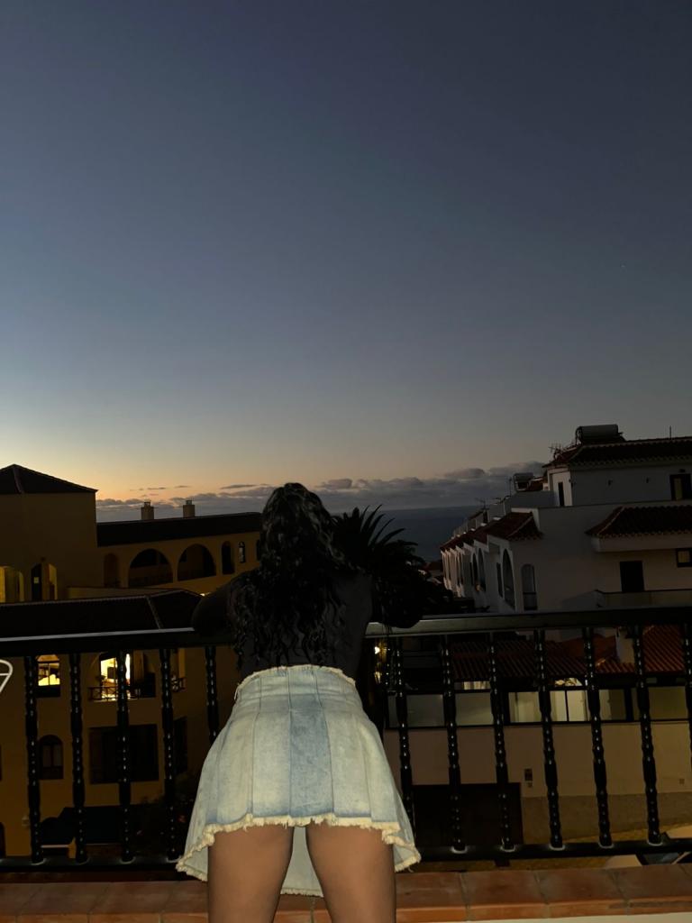 Chica busca chico en Tenerife: 