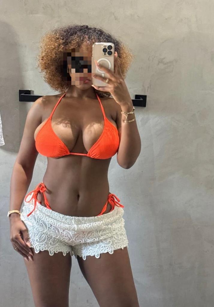 Chica busca chico en Almería: 