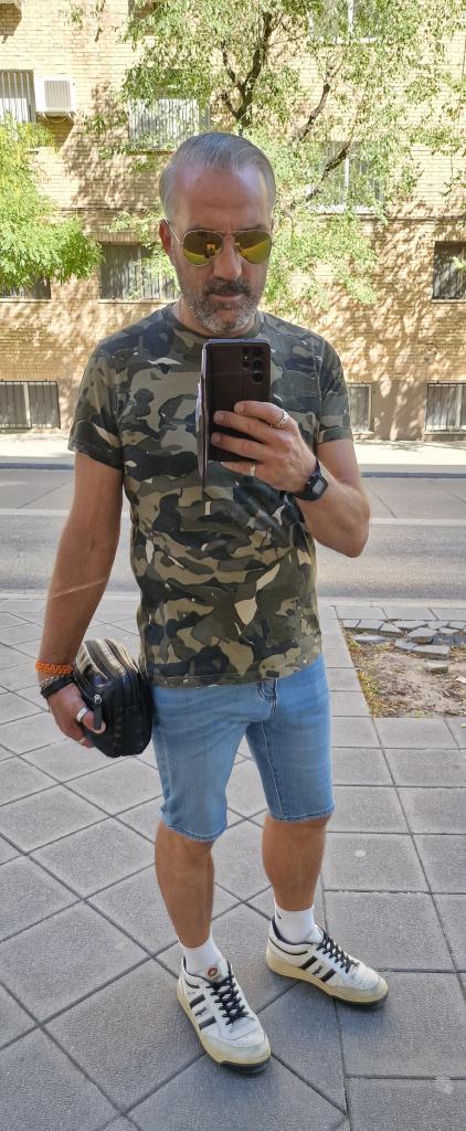 Chico busca chica en Las Palmas: 