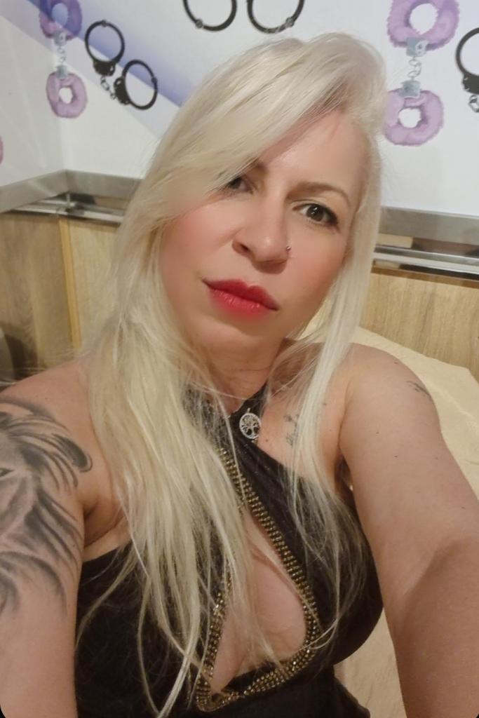 Chica busca chico en Asturias: 