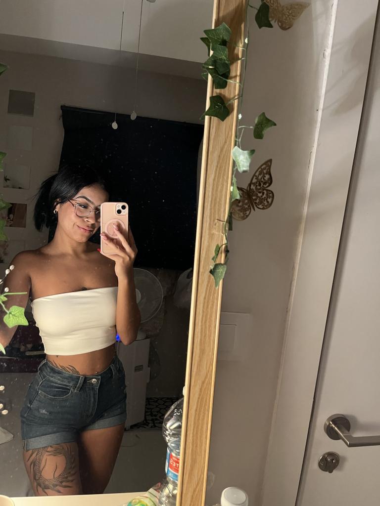 642449172: Chica busca chico en Barcelona
