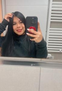 697725662: Chica busca chico en Sevilla