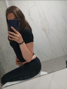 637906855: Chica busca chico en Sevilla