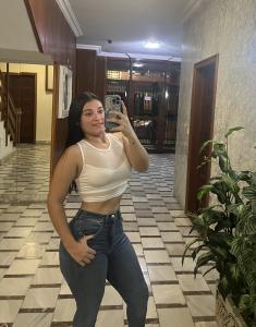 664377893: Chica busca chico en Sevilla