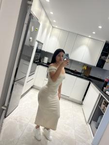664377893: Chica busca chico en Sevilla