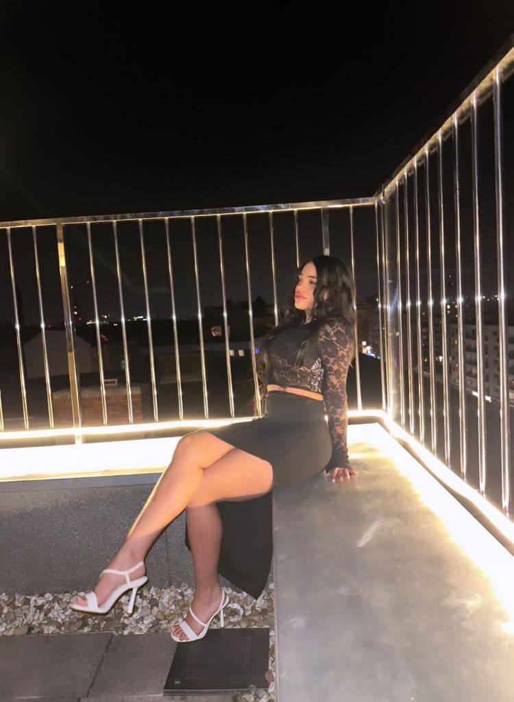 Chica busca chico en Alicante: Chica busca chico