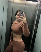 664377893: Chica busca chico en Sevilla