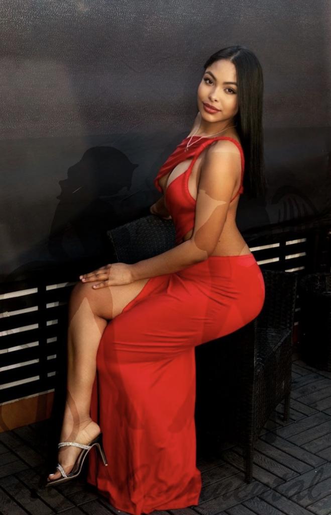 613817794: Chica busca chico en Barcelona