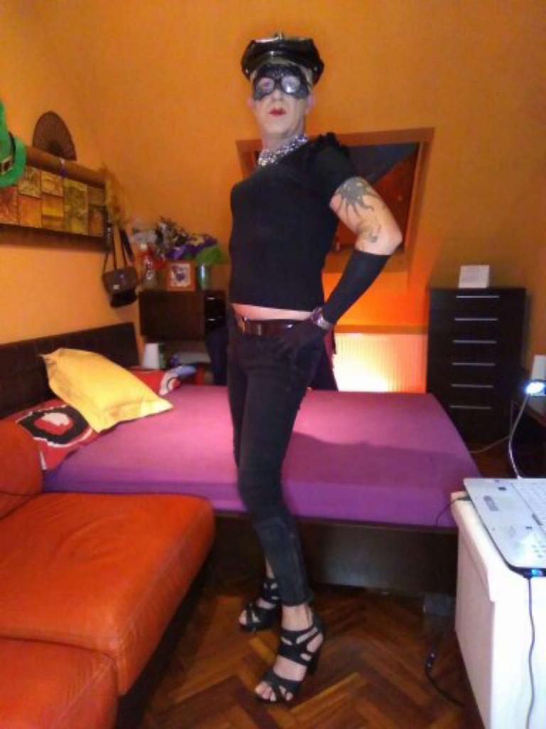 Chico busca chica en Lugo: 