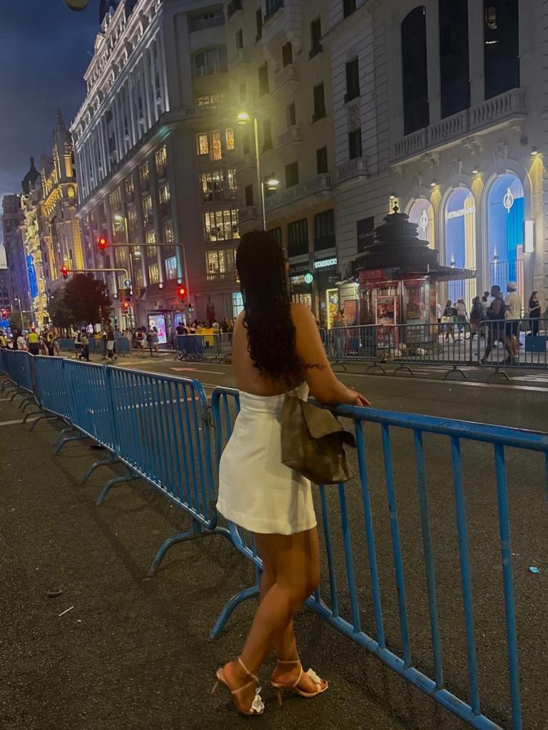 672536649: Chica busca chico en Madrid