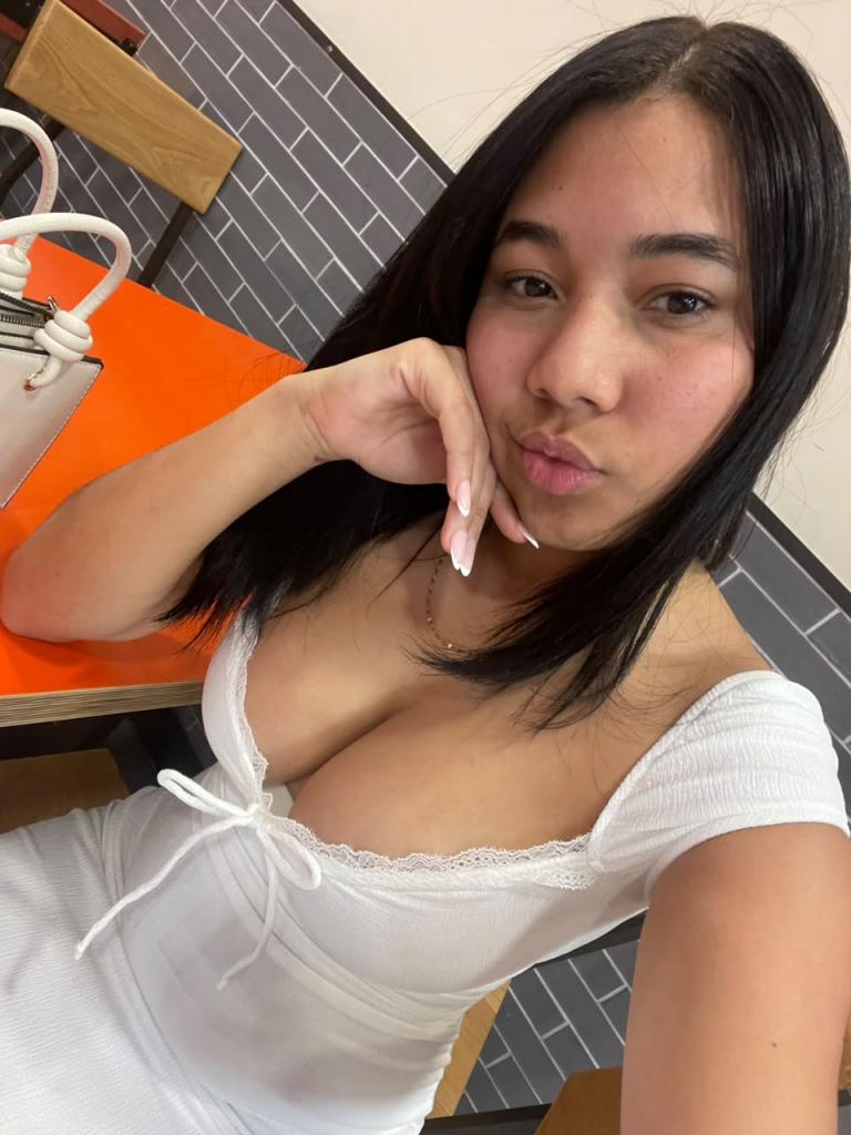 678771086: Chica busca chico en Madrid