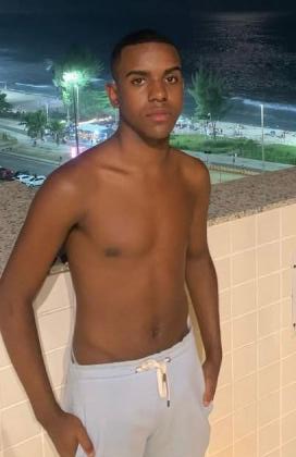 671839540: Chico busca chica en Sevilla