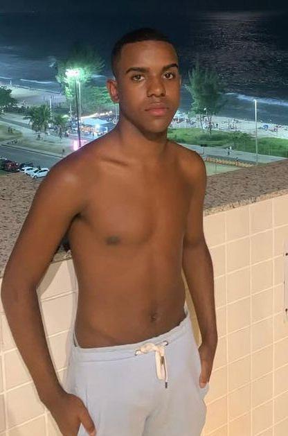 Chico busca chica en Sevilla: 