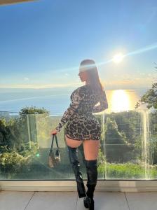 613762670: Chica busca chico en La Coruña