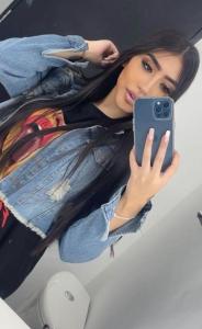 677453351: Chica busca chico en Barcelona