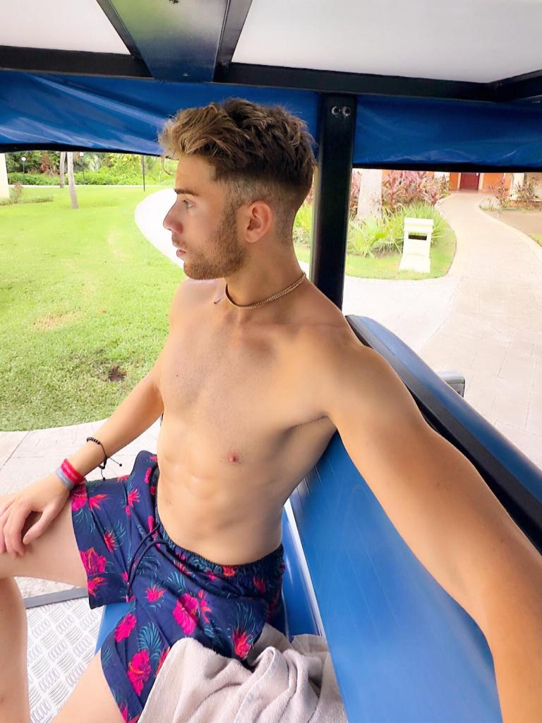 Chico busca chica en Sevilla: 