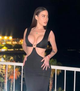 Chica busca chico en Ibiza: 
