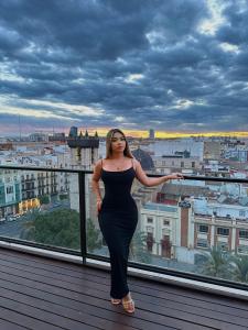 610852421: Chica busca chico en Ibiza