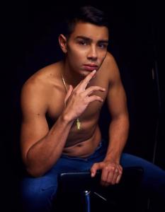 645368094: Chico busca chica en Pontevedra