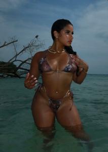 613763289: Chica busca chico en La Coruña