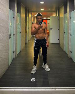 645368094: Chico busca chica en Pontevedra