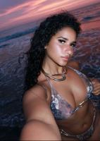 613763289: Chica busca chico en La Coruña