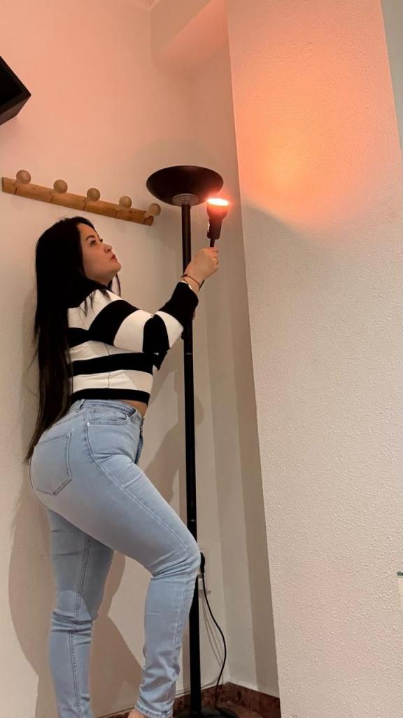 607527971: Chica busca chico en Barcelona