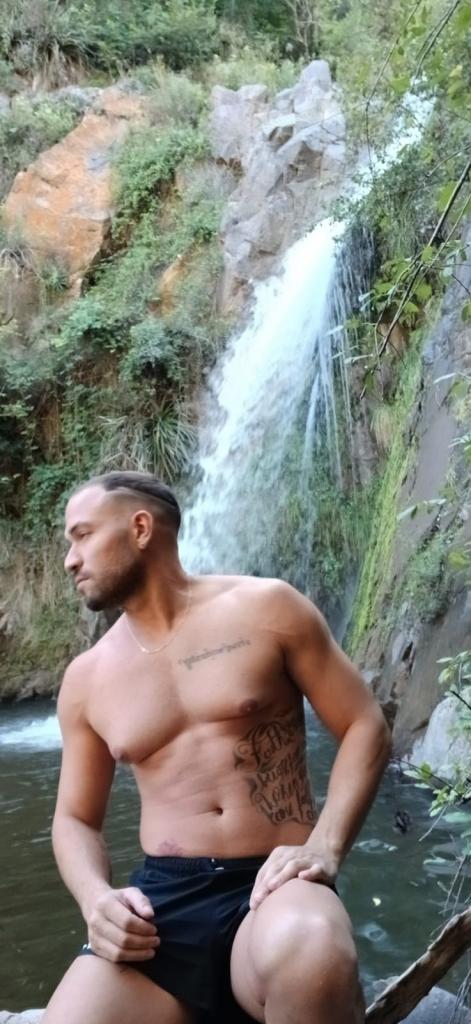 633811824: Chico busca chica en Madrid