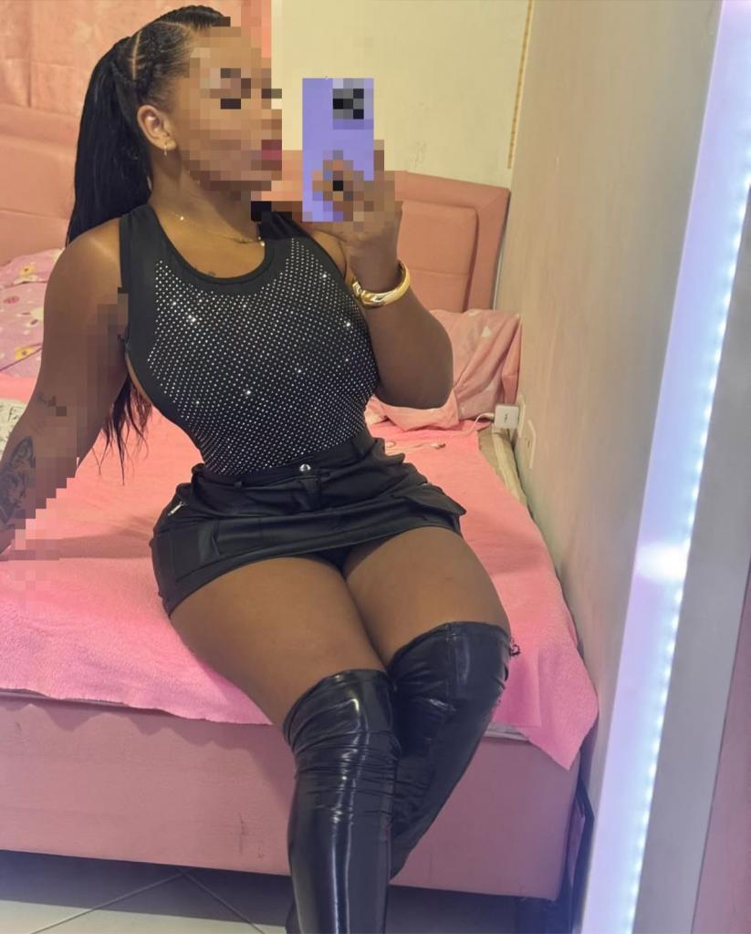 631234771: Chica busca chico en Pontevedra