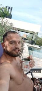 633811824: Chico busca chica en Madrid