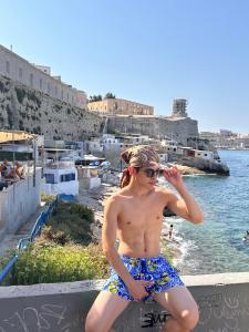 613850779: Chico busca chica en Ibiza