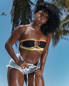 605098204: Chica busca chico en La Coruña