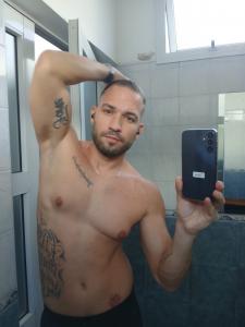 633811824: Chico busca chica en Madrid