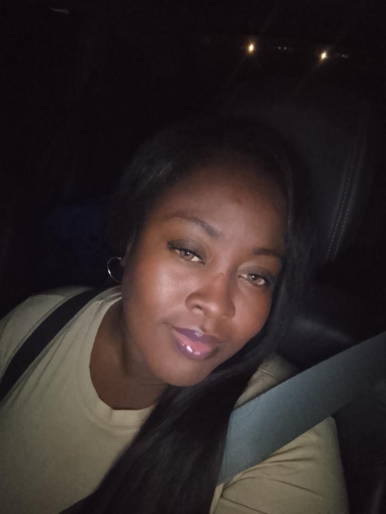 613400513: Chica busca chico en Murcia