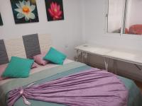 610382332: Chica busca chico en Las Palmas