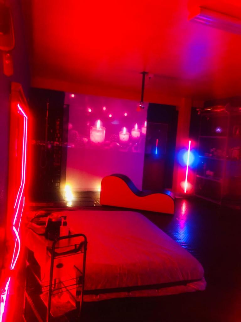 Chica busca chico en Cádiz: 