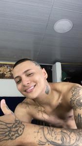 Chico busca chica en Orense: 
