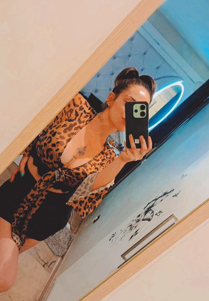 614714157: Chica busca chico en Sevilla