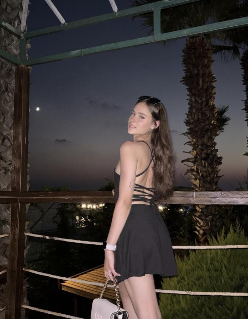 613649511: Chica busca chico en Almería