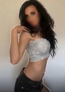 613470947: Chica busca chico en Barcelona