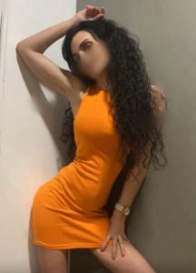 613470947: Chica busca chico en Barcelona
