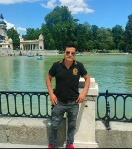 663785843: Chico busca chica en Madrid