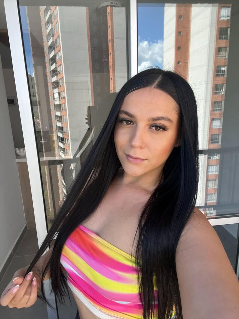 647781551: Chica busca chico en Barcelona