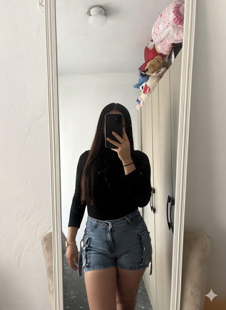 663114961: Chica busca chico en Barcelona
