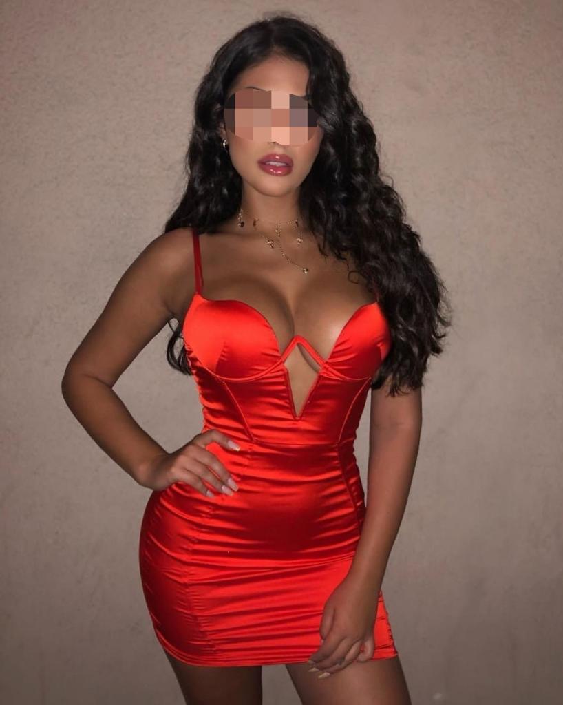 Chica busca chico en Ibiza: 