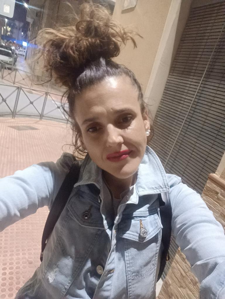 644649945: Chica busca chico en Alicante