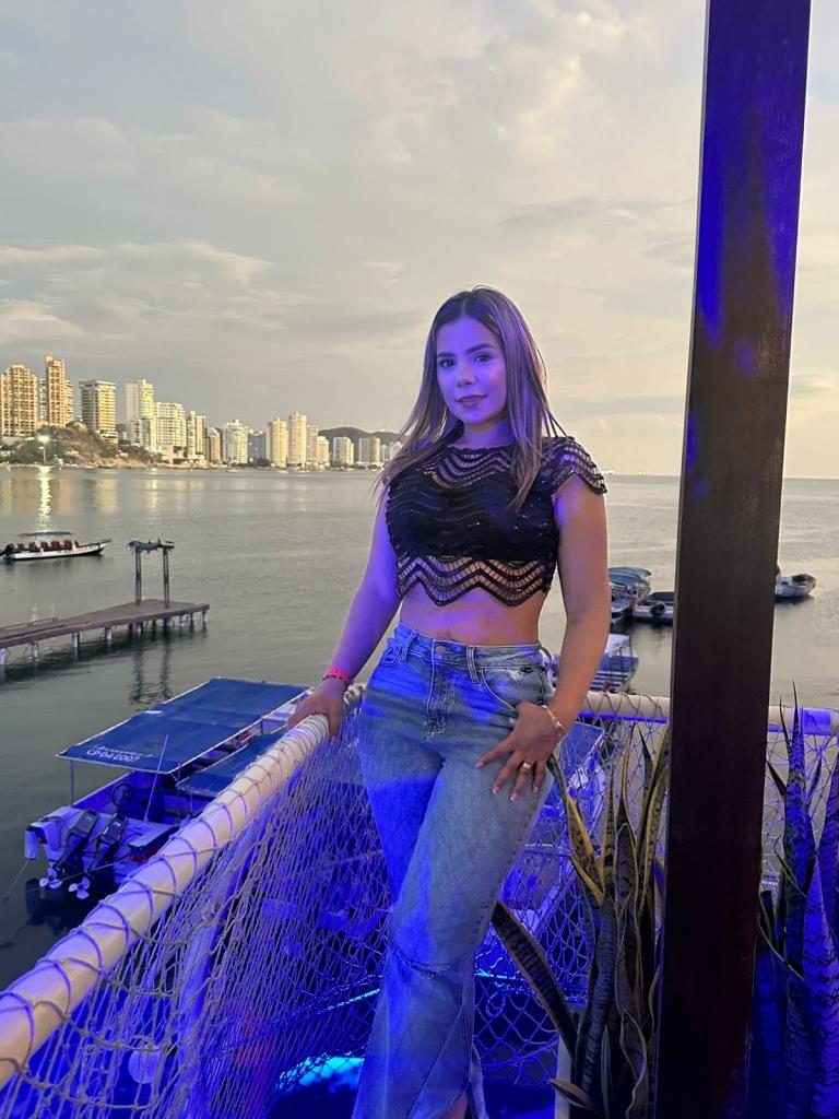 692835643: Chica busca chico en Cantabria