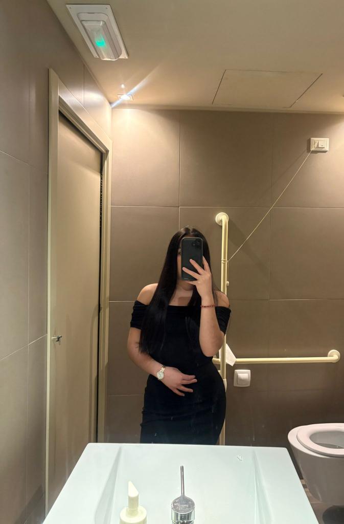 663114961: Chica busca chico en Barcelona