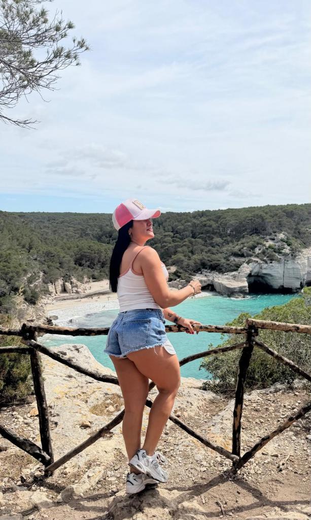Chica busca chico en Menorca: Chica busca chico
